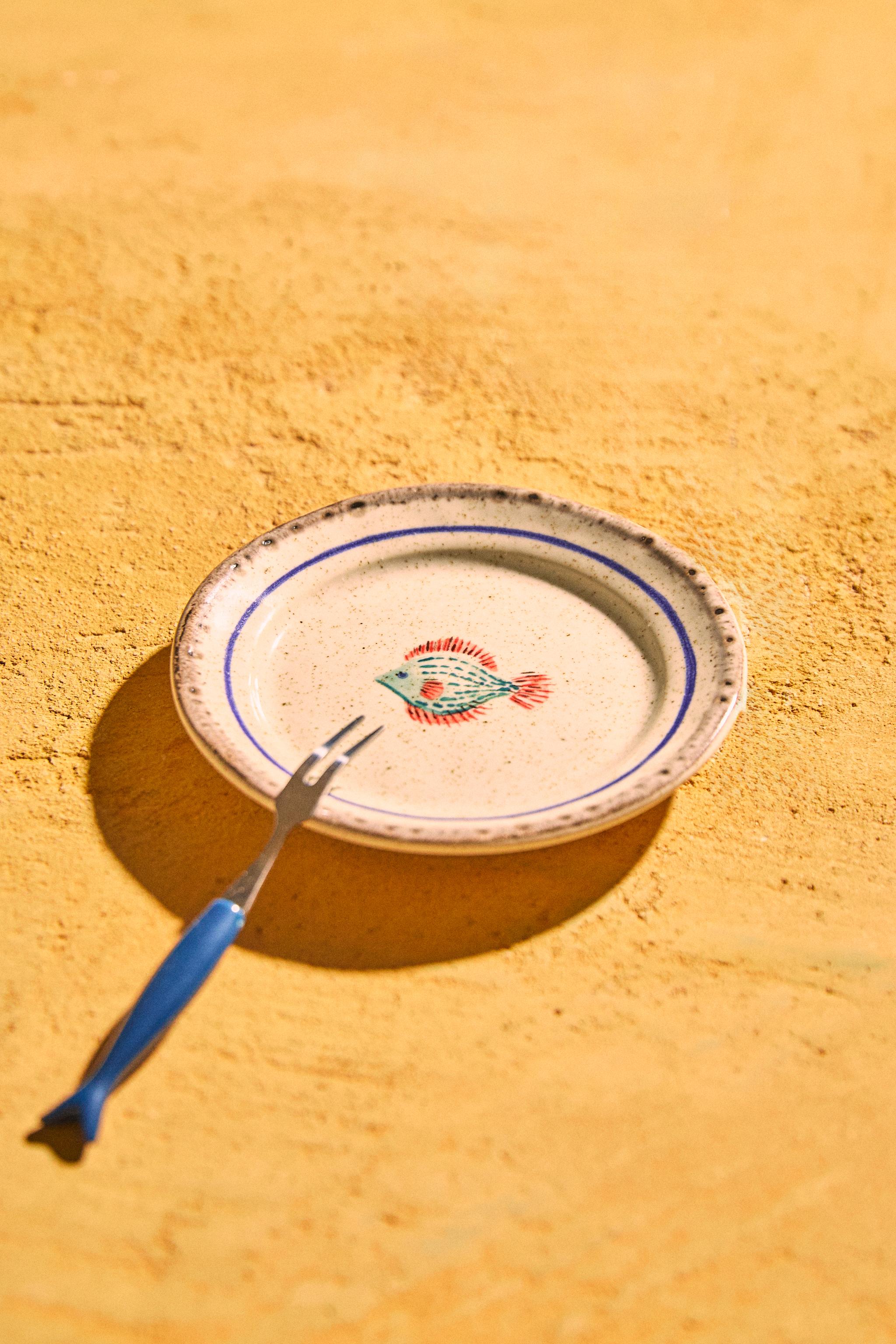 ASSIETTE À PAIN GRÈS POISSON